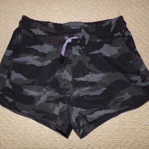 NEW ATHLETA GIRLS ALL PLAY 3” SHORTS SZ S 7